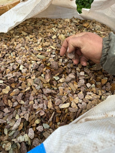 Златолит персиковый декоративная каменная крошка купить в Ленинградской области