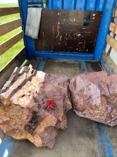 Ландшафтные глыбы красно-фиолетовые 200-1000 килограмм купить в Ленинградской области