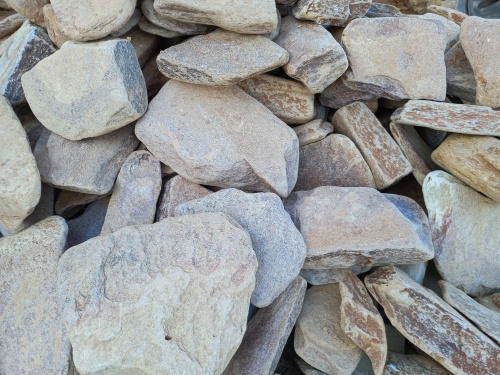 Златолит жёлтый, жёлто-зелёный глыбки и валуны для ланшафтного дизайна купить в Ленинградской области