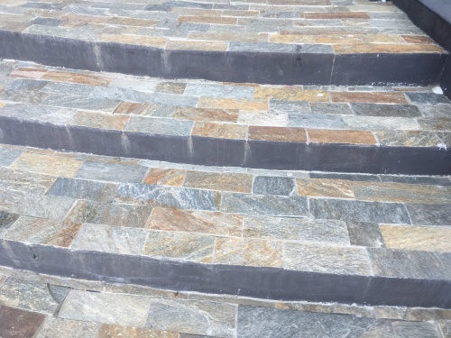 Плитка из Златолита Уральского для лестницы купить в Ленинградской области