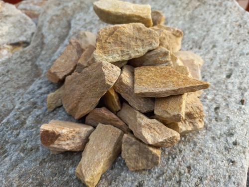 Златолит жёлтый декоративная каменная крошка купить в Ленинградской области