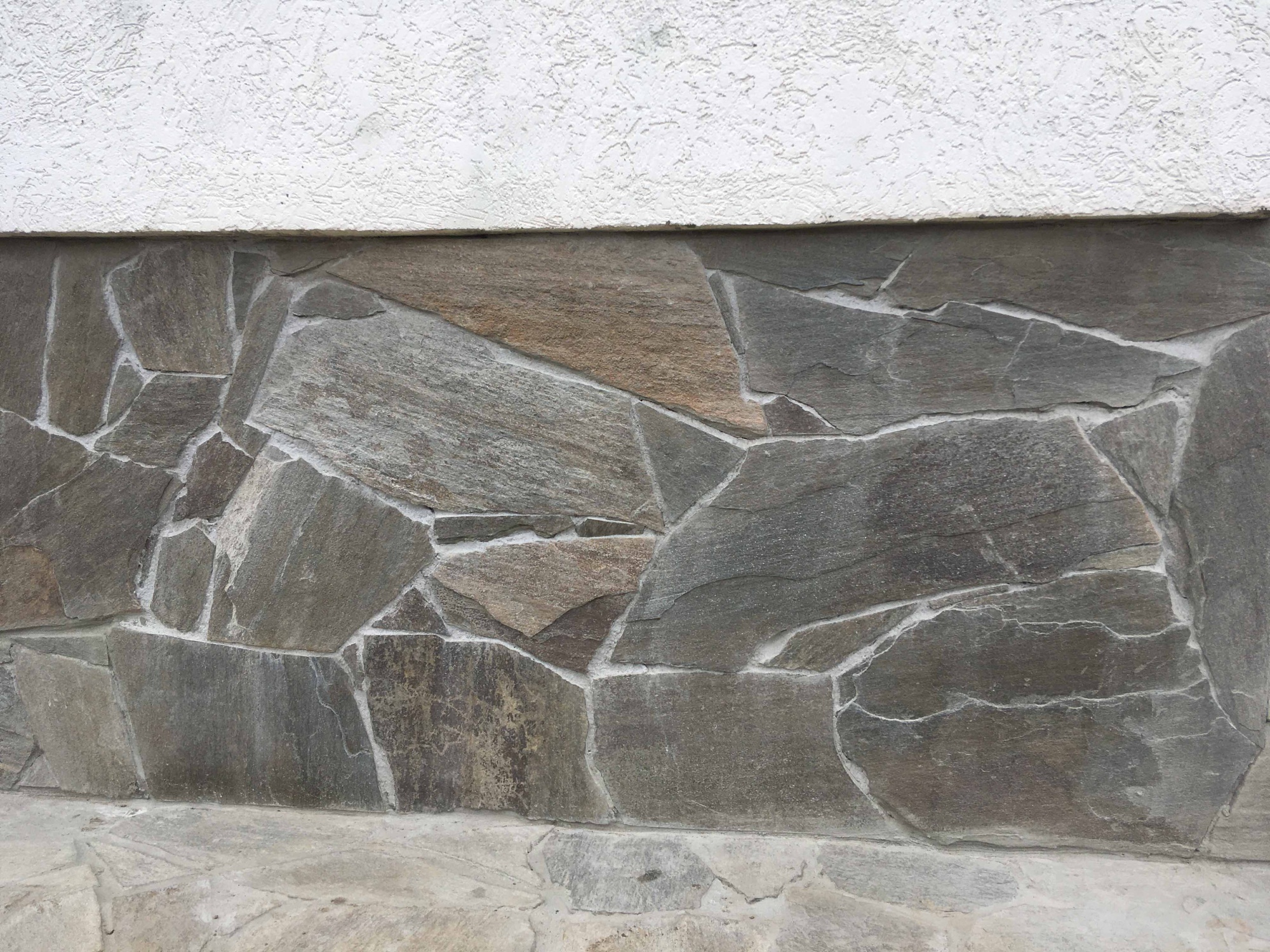 Плитняк златолит Уральский для цоколя, отмостки купить в Ленинградской области