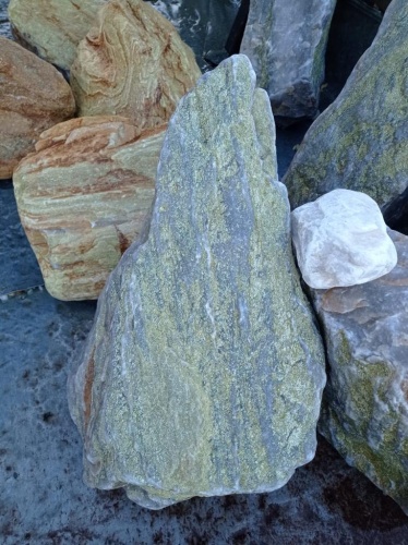 Златолит жёлтый, жёлто-зелёный глыбки и валуны для ланшафтного дизайна купить в Ленинградской области