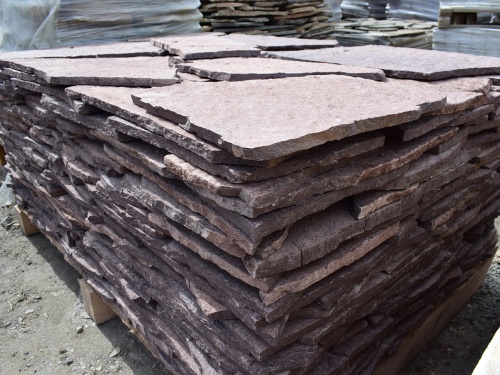 Плитняк лемезит бордовый для облицовки цоколя 20-25 мм  купить в Ленинградской области