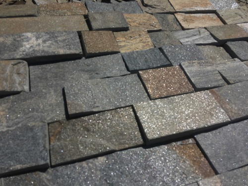 Плитка пилёная златолит Уральский для цоколя, отмостки купить в Ленинградской области