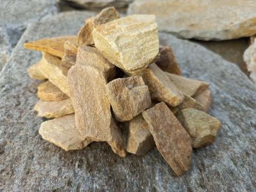 Златолит жёлтый декоративная каменная крошка купить в Ленинградской области