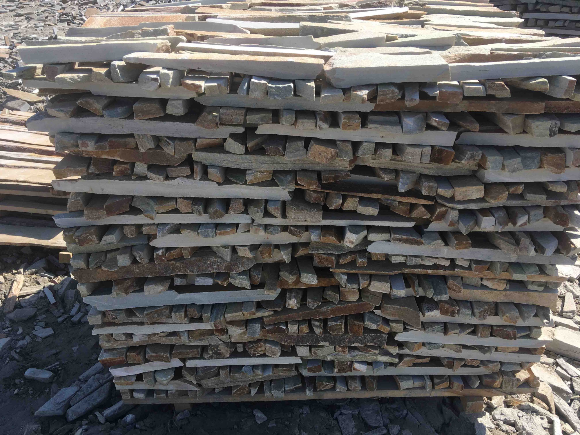 Горбушка златолит золотистый для облицовки купить в Ленинградской области