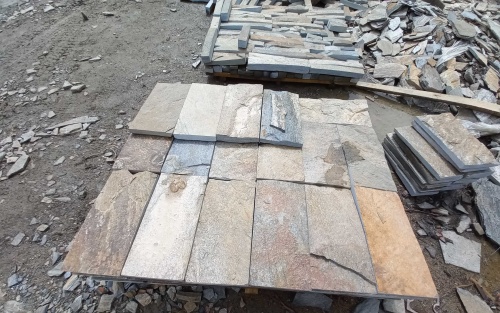 Плитка пилёная златолит Уральский для цоколя, отмостки купить в Ленинградской области