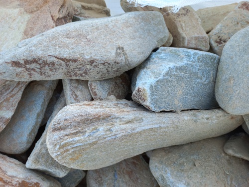 Златолит жёлтый, жёлто-зелёный глыбки и валуны для ланшафтного дизайна купить в Ленинградской области