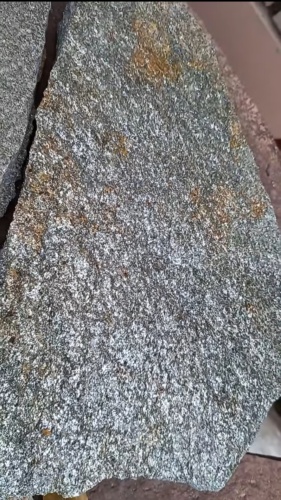 Плитняк златолит серебристый для цоколя, отмостки купить в Ленинградской области