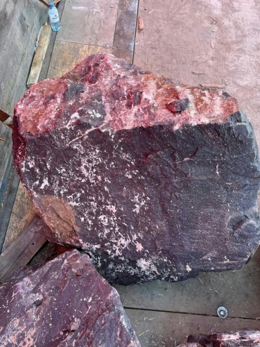 Камни для ландшафтного дизайна красно-фиолетовые 10-60 килограмм купить в Ленинградской области