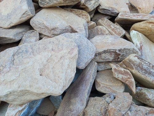 Златолит жёлтый, жёлто-зелёный глыбки и валуны для ланшафтного дизайна купить в Ленинградской области