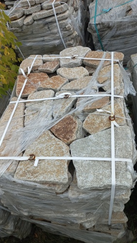 Плитняк галтованный гранитный для ландшафтного дизайна купить в Ленинградской области