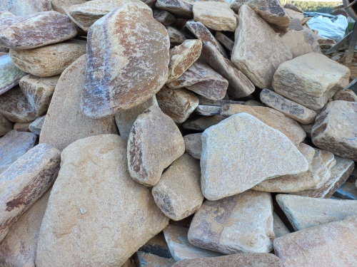 Златолит жёлтый, жёлто-зелёный глыбки и валуны для ланшафтного дизайна купить в Ленинградской области