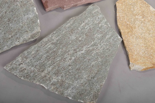 Плитняк златолит Уральский для цоколя, отмостки купить в Ленинградской области