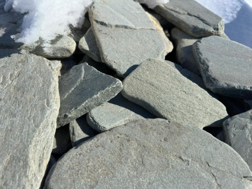 Плитняк златолит зелёный галтованный для цоколя купить в Ленинградской области