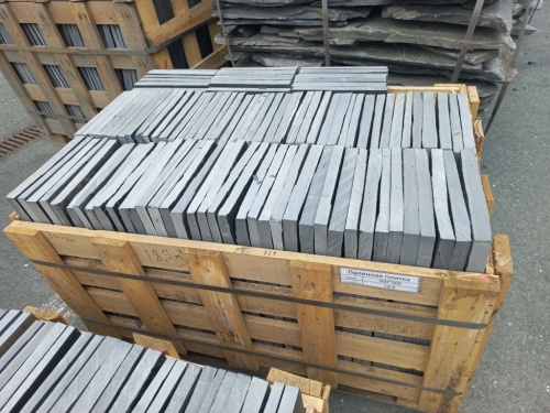 чёрная каменная плитка