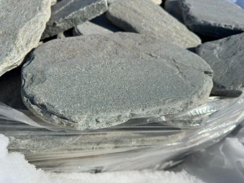 Плитняк златолит зелёный галтованный для мощения на бетон купить в Ленинградской области